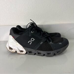 On Mens Cloudflyer 4 Performance Running Training Shoes Black White Size 8.5